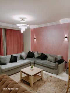 Nile view elegant 3BR Apartment prime location - 0