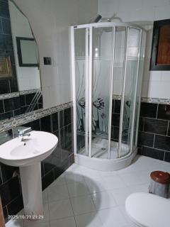 Nile view elegant 3BR Apartment prime location - 4