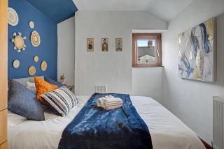 Y Ddraig Suite by NextStep Stays, 3 Bed Home - Sleeps 8, Free Parking, Wifi, Central Location - 8