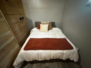 Stunning Cabin l 2 Bedrooms l Brimstone Access l Hot Tubs - 6