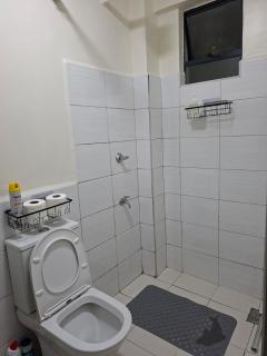The Luxe Studio - Heated Pool, Gym & access to Garden City Mall - 1