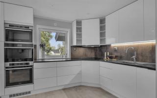 Berg Arctic Retreat 5BR Luxury Home - 9
