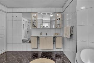 Berg Arctic Retreat 5BR Luxury Home - 1