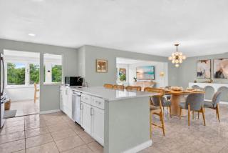 Wildlife Lakefront, Heated Pool, Quiet Retreat - Holmes Beach - 1