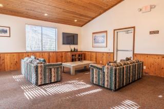 Updated 5 Bedroom 3 bathroom townhome Slopeside at 1849 Condos 671 sleeps 10 - 4