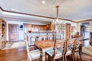 Ski, In Ski Out 2 Bedroom Vacation Condo With Resort Amenities That Include Exercise Center, Indoor Pool, And Hot Tubs - 8