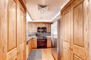 Ski, In Ski Out 3 Bedroom Vacation Condo With Resort Amenities That Include Exercise Center, Indoor Pool, And Hot Tubs - 8