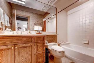 Ski, In Ski Out 3 Bedroom Vacation Condo With Resort Amenities That Include Exercise Center, Indoor Pool, And Hot Tubs - 4
