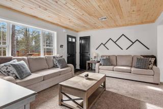 Poconos 5BR Luxury Cabin with Hot Tub Sauna Game Room Theater - 1