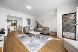 Whitehaven - Modern Family Retreat by Glenelg Beach - 5