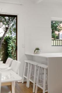 Whitehaven - Modern Family Retreat by Glenelg Beach - 1