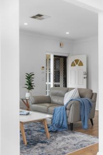 Burleigh - Easy Coastal Living on Broadway - 4