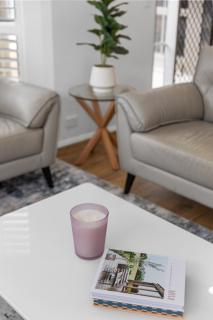 Burleigh - Easy Coastal Living on Broadway - 3