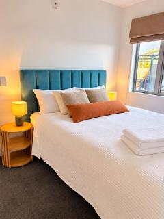 Wānaka 2BR | Walk to Town | Free Parking - 0