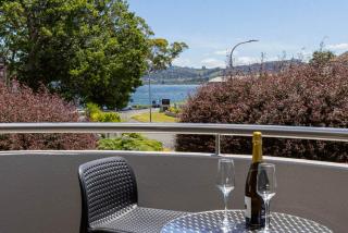 3BR with views, close to lake and town - 6
