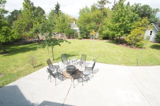 Spacious 5BR 2BA Home - Fenced Yard, BBQ, Fire Pit - 0