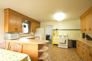 Spacious 5BR 2BA Home - Fenced Yard, BBQ, Fire Pit - 3
