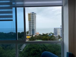 Stylish Ocean-View Getaway - 9