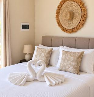 Celuna Boutique Studio's - 0