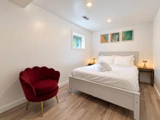 Silverado Suite Modern Quiet 2BR Queen's Downtown - 6