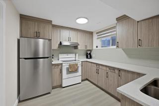 Independent 2 Bedroom basement Suite - 3
