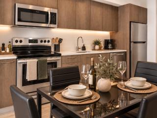 Modern Luxury Miami Apartment with Pool & Gym - 7