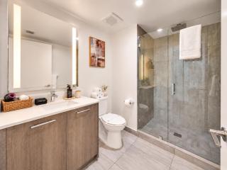 Modern Luxury Miami Apartment with Pool & Gym - 6