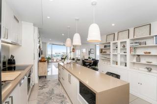 Absolute Waterfront Luxe Sub-Penthouse | 3BR | Panoramic Views - 7