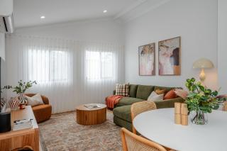 Olive & Ochre Warm Coastal Retreat - 8