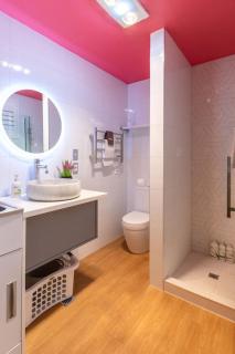 1 Bed CBD Apartment - Private Balcony & Carpark - 5
