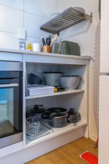 1 Bed CBD Apartment - Private Balcony & Carpark - 1