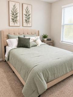 Modern 2BR Retreat near Polaris Pool & Gym - 1