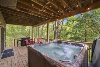 Hot Tub, Movie Room, 3 King Suites, 2 Fireplaces - 7