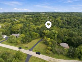 Hot Tub, Movie Room, 3 King Suites, 2 Fireplaces - 2