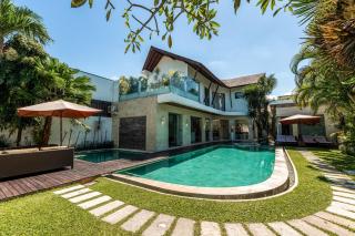 Spacious 4BR Villa with Pool in Central Seminyak - Seminyak - 0
