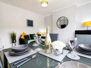 (Free Parking-Sleeps 6-3 Bedrooms-Glasgow Airpor - 2