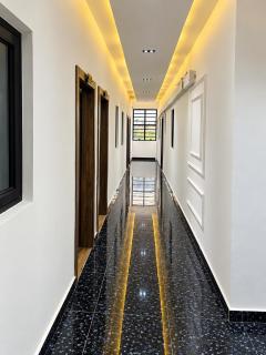 Cornels Hotel - 9