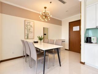 Stunning 2BR Landmark City Views & Comfort Netflix - 1