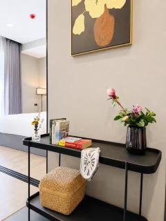 Perfect Location to Explore Bangkok 1 Min to MRT - 2