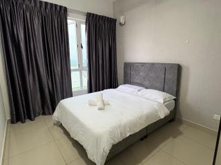 Spacious Stay at Danga Bay - Entire Unit - 8