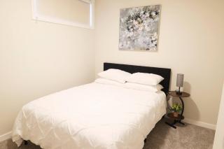 Private Suite Near Calgary Airport - 0