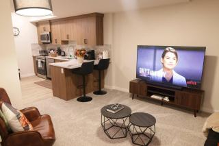 Private Suite Near Calgary Airport - 7