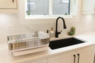 Elegant Modern Home - SkyTrain & 10 mins Downtown - 7