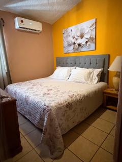 Central Family Apartment with Air conditioning and Hot Water - 0