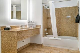 Country Inn & Suites by Radisson, Rossford - Toledo South - 1
