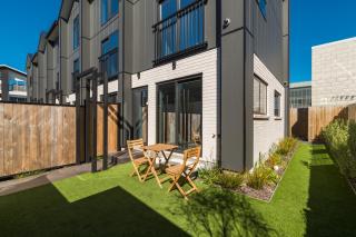Modern 2 Bedroom Retreat Walk Everywhere - 3