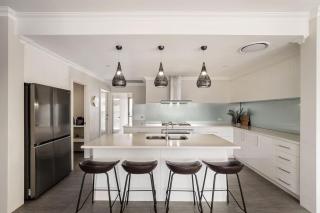 Cape Retreat - Refined Pool House near Town & Beach - 8