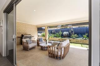Cape Retreat - Refined Pool House near Town & Beach - 1