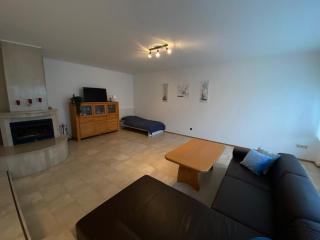 Grosse Wohnung Erdgeschoss - 2