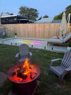 Classic 70's renovated Luxury Shack Pet Friendly - 7